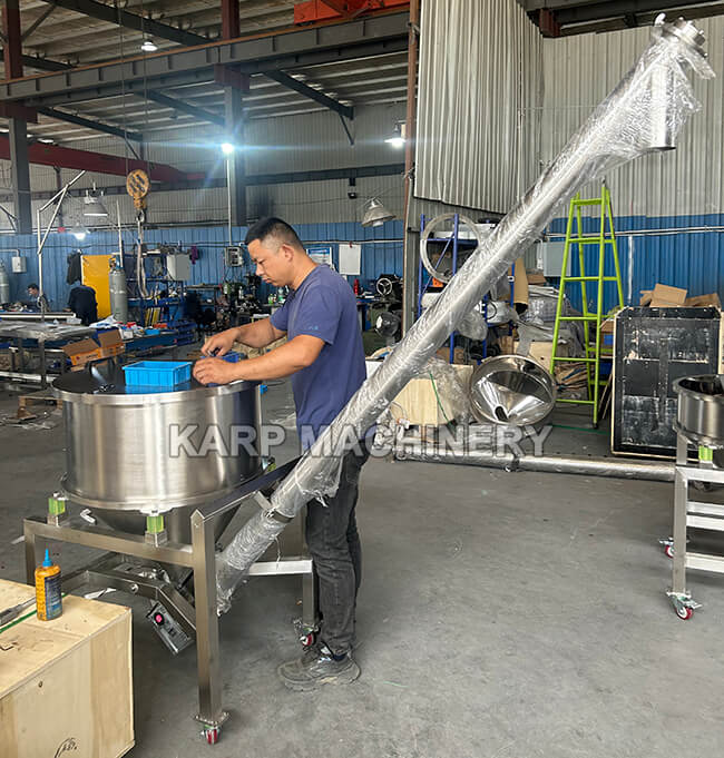 auger conveyor with large hopper
