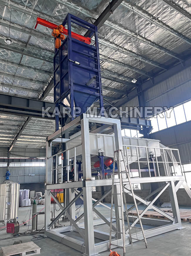 Bulk bag unloading station and linear vibr