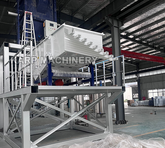 8-deck linear vibrating screen with 9 outlets