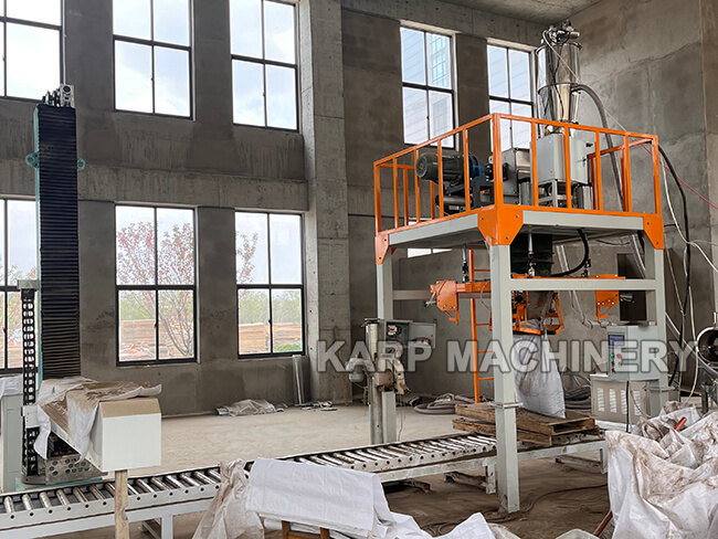 Vacuum conveyor to ribbon mixer