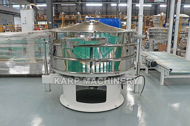 Vibratory screen with lifting system