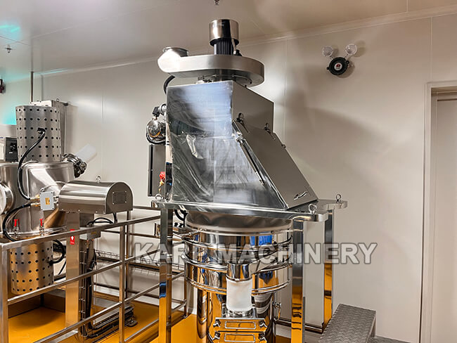 Bag tipping station with vibrating screen